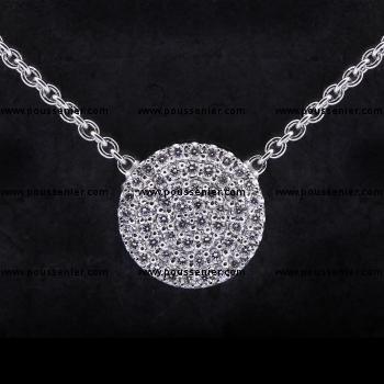 necklace with a disk castle pavé set with brilliant cut diamonds