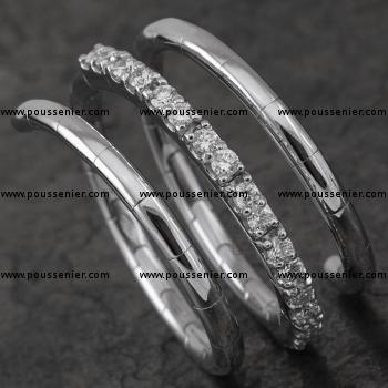 soepele wikkelring met drie banden look waarvan de middelste bezet met briljant geslepen diamanten (titanium kabel inclusief)