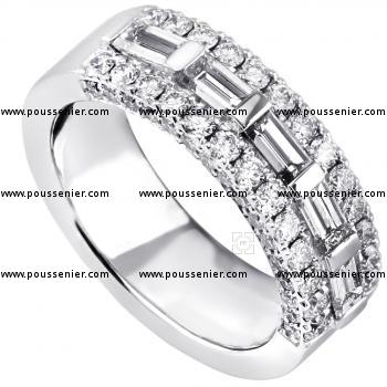 ring with five baguette cut diamonds with set aside (also sideways) with a row of castelsetted brilliant cut diamonds