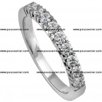wedding ring with brilliant cut diamonds set in square bloc chatons