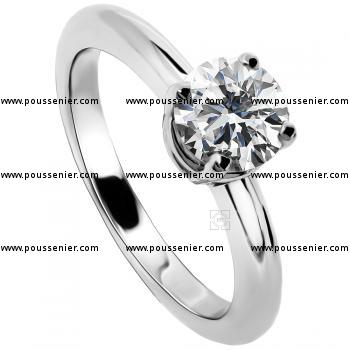 solitaire ring brilliant cut diamond set in 4-prongs