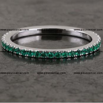 alliance ring castle set with brilliant cut emerald