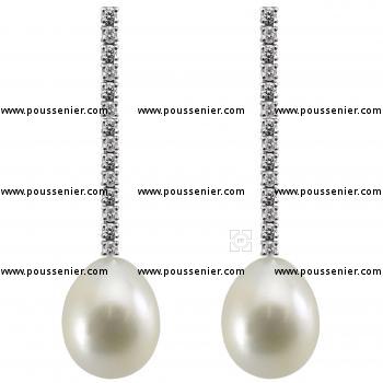 longer earrings wtih drop-shaped freshwater pearls and brilliants cut diamonds set in a row with prongs