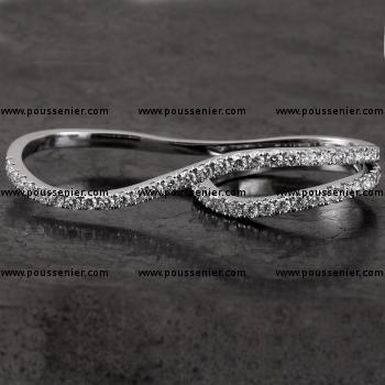 duo finger ring with castle set brilliant cut diamonds