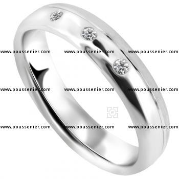 wedding band with engraved line and 3 diamonds set