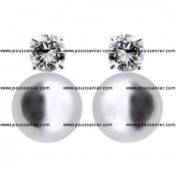 pareloorbellen met een briljant geslepen diamant gezet met vier griffen waaronder een South Sea AAA+ parel (tige met alpa-systeem)