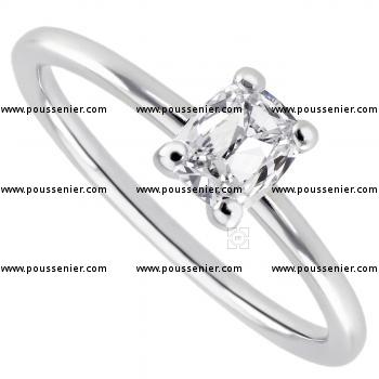 solitairering with cushion cut diamond