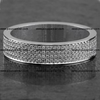 pavé ring with briliant cut diamonds pavé set on a slim band with a rectangular profile