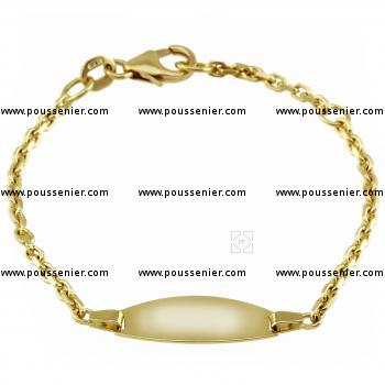 baby bracelet with an oval plate on a flatted rolo chain with in between a ring on 2cm (exclusive engraving)