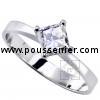 solitaire ring with a princess cut diamond set with four prongs in lozange compared to the sllim flat shank