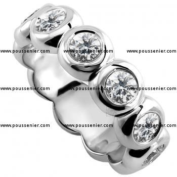 alliance ring with larger brilliant cut diamonds set in rounded pots or donuts