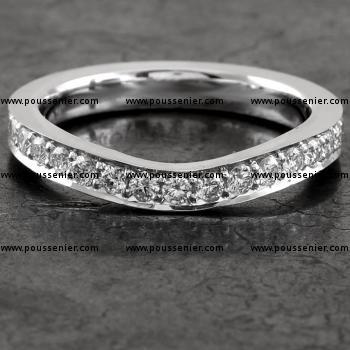 wedding ring set with a bend or twist with a row of diamonds in pavé setting 