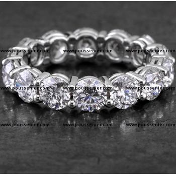 alliance ring completely round set with larger brilliant cut diamonds set with two slightly finer prongs or claws mounted slightly closer together on double rondelles
