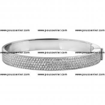 pavé bangle bracelet with a solid rectangular profile pavé set with five rows of brilliant-cut diamonds