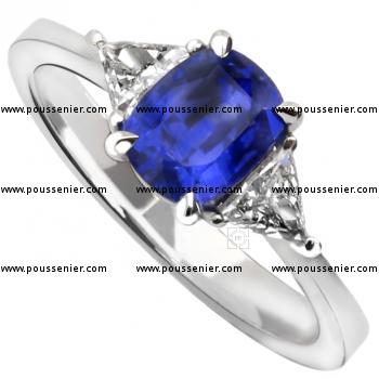 ring with a cushion cut sapphire Ceylon Heated & 2 trilliant shaped diamonds