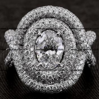 entouragering ovale diamant in ovale rondel in gevlochten band